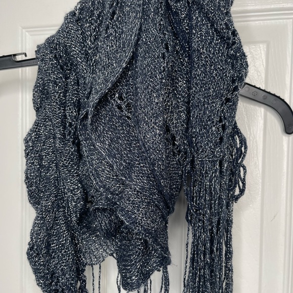 Women’s Scarf Bundle - Picture 7 of 11